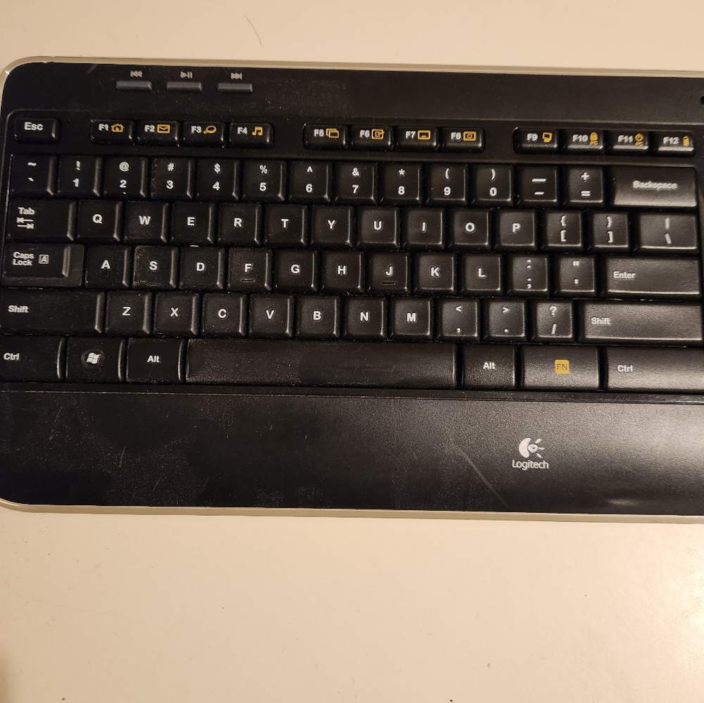 Logitech Wireless Keyboard - Picture 3 of 6
